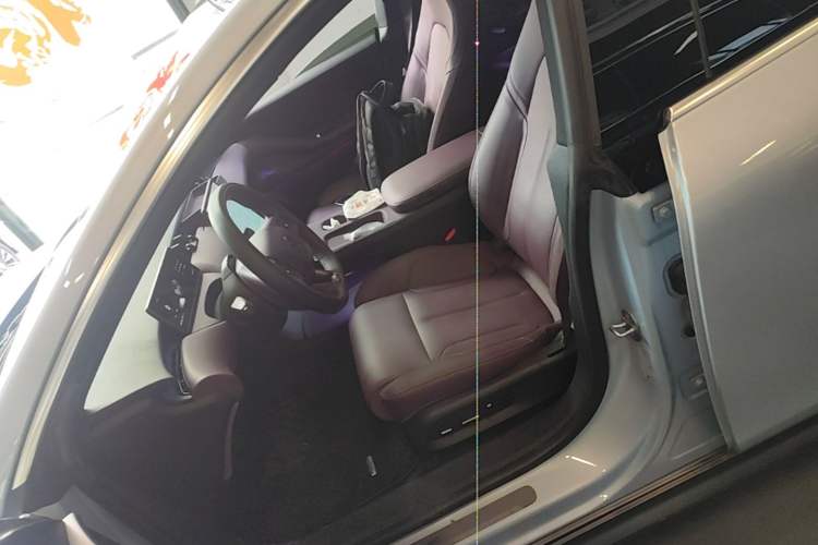 Used Nio ET5 2022 75 kWh Left Front Seat