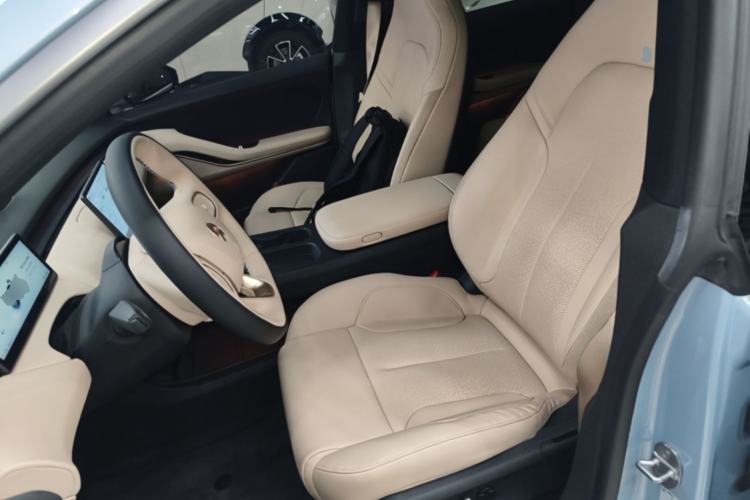 Used Nio ET5 2022 75 kWh Left Front Seat