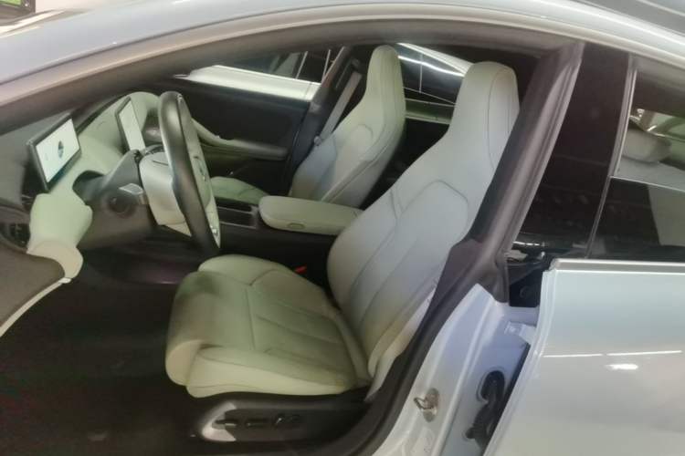 Used Nio ET5 2022 75 kWh Left Front Seat