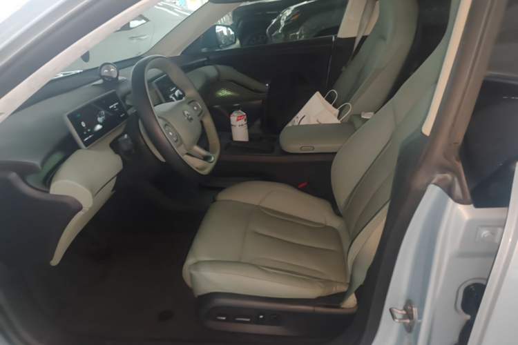 Used Nio ET5 2022 75 kWh Left Front Seat