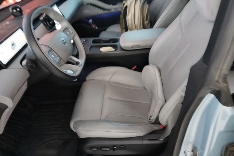 Used Nio ET5 2022 75 kWh Left Front Seat