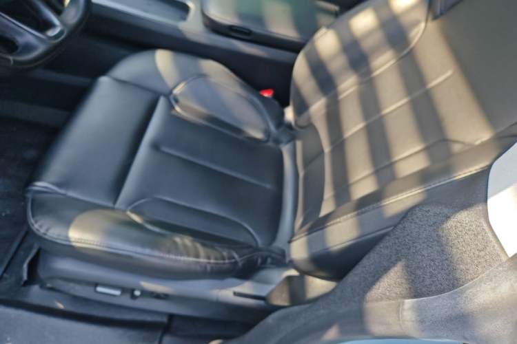 Used Nio ET5 2022 75 kWh Left Front Seat