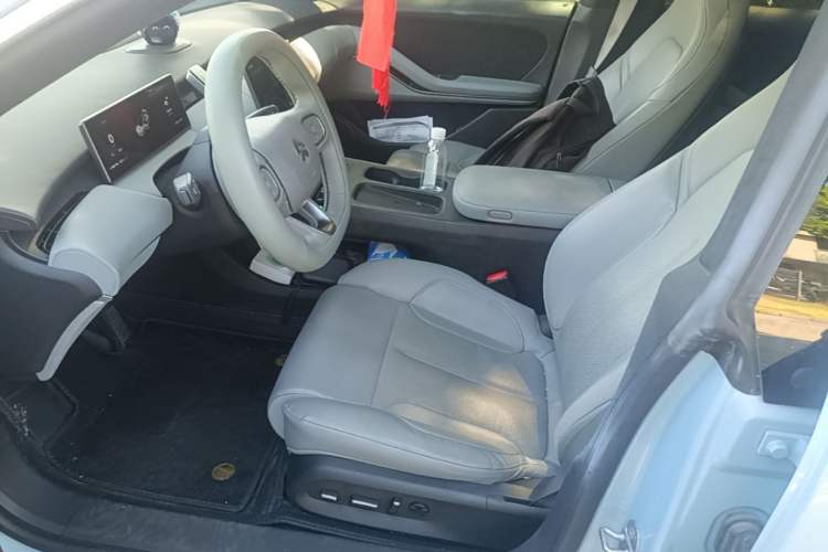 Used Nio ET5 2022 75 kWh Left Front Seat