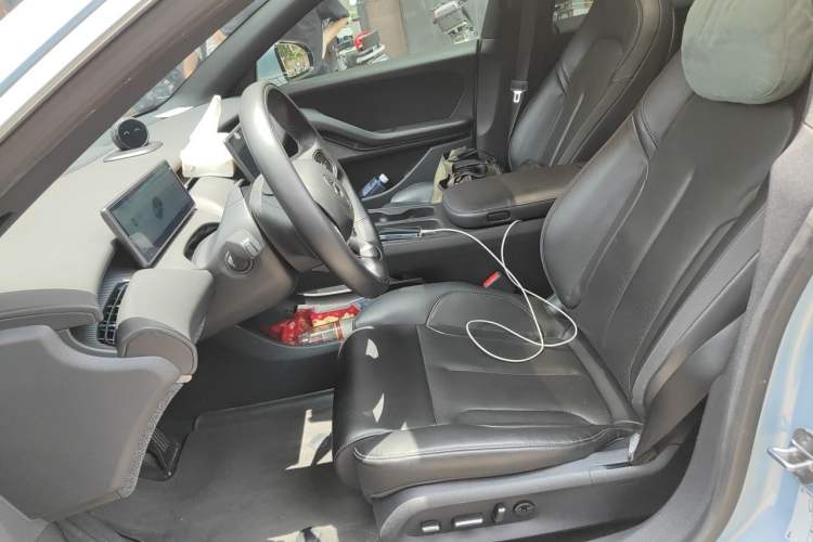 Used Nio ET5 2022 75 kWh Left Front Seat