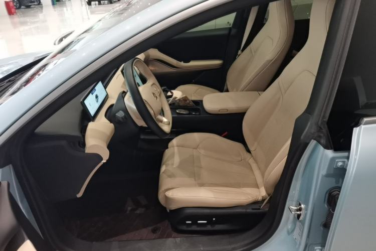 Used Nio ET5 2022 75 kWh Left Front Seat