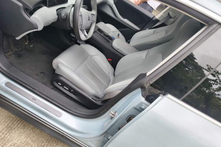 Used Nio ET5 2022 75 kWh Left Front Seat