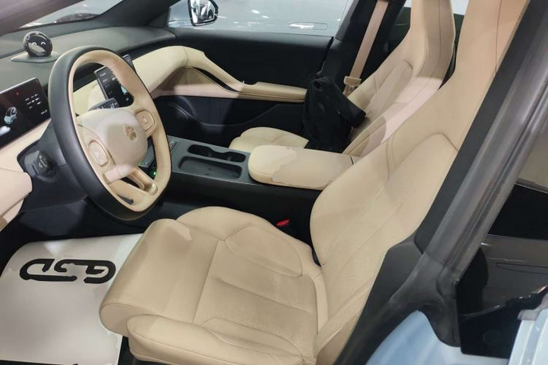 Used Nio ET5 2022 75 kWh Left Front Seat