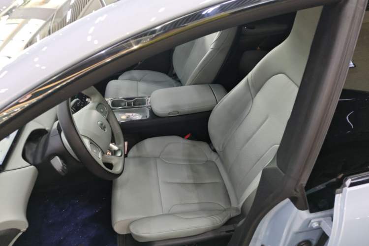Used Nio ET5 2022 75 kWh Left Front Seat