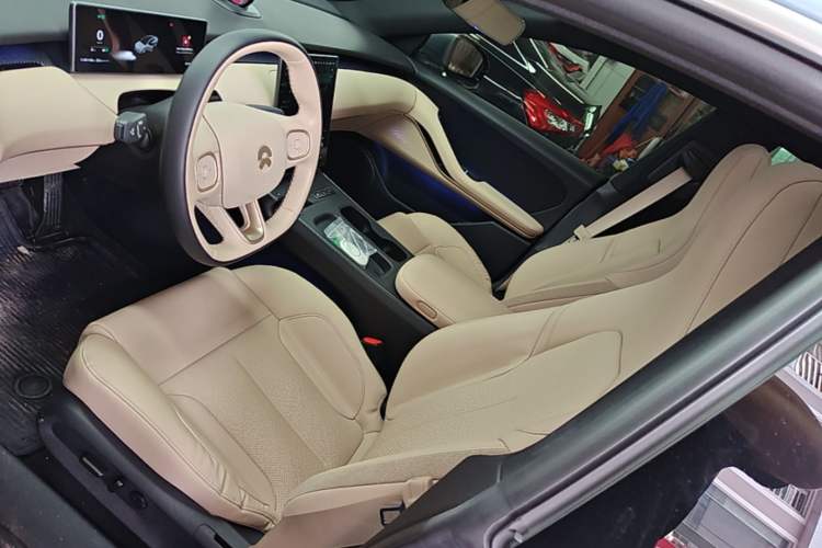 Used Nio ET5 2022 75 kWh Left Front Seat