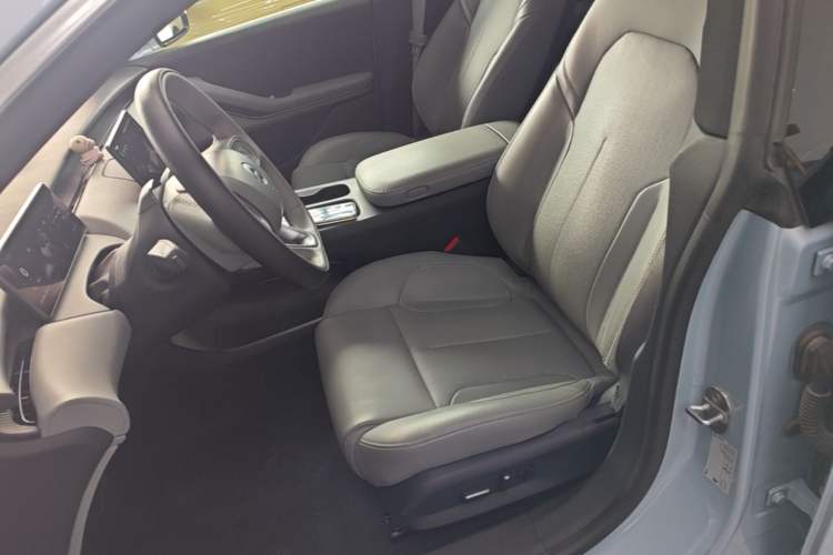 Used Nio ET5 2022 75 kWh Left Front Seat