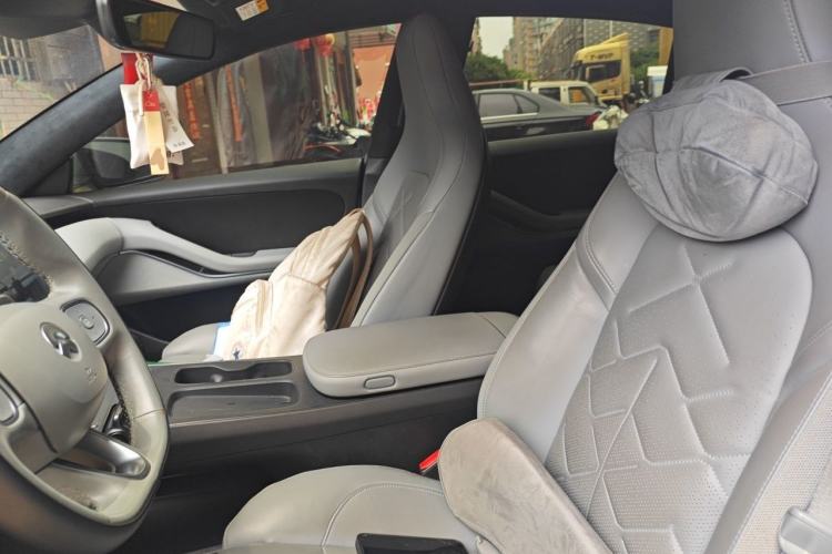 Used Nio ET5 2022 75 kWh Left Front Seat