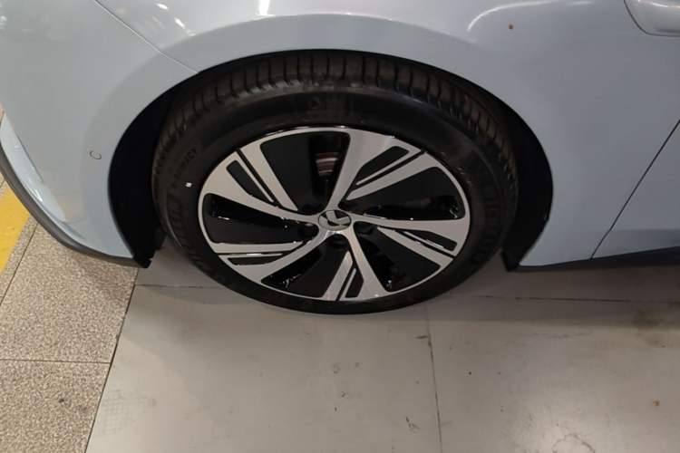 Used Nio ET5 2022 75 kWh Left Front Wheel Hub