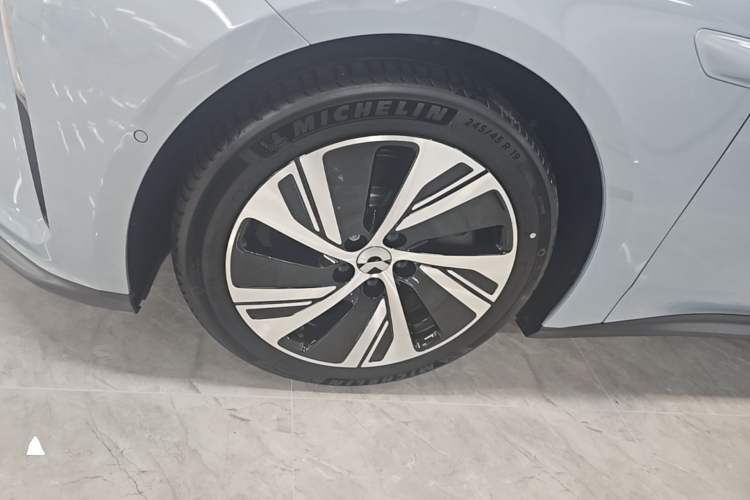 Used Nio ET5 2022 75 kWh Left Front Wheel Hub