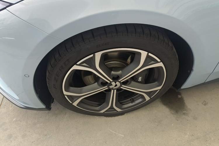 Used Nio ET5 2022 75 kWh Left Front Wheel Hub