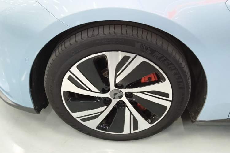 Used Nio ET5 2022 75 kWh Left Front Wheel Hub