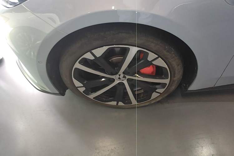 Used Nio ET5 2022 75 kWh Left Front Wheel Hub