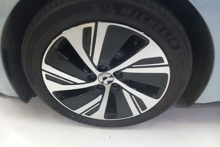 Used Nio ET5 2022 75 kWh Left Front Wheel Hub