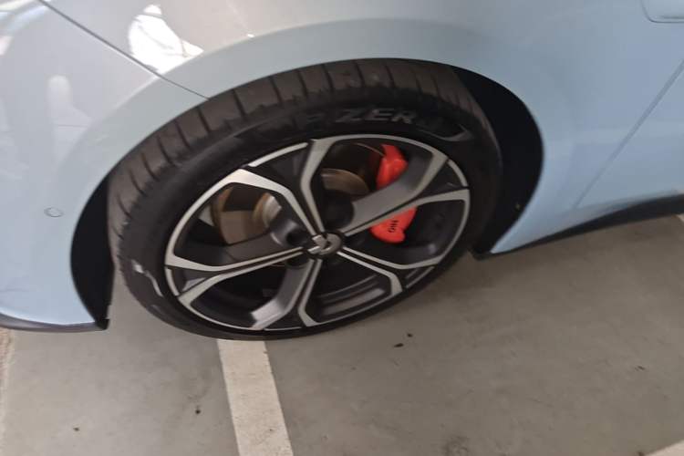 Used Nio ET5 2022 75 kWh Left Front Wheel Hub