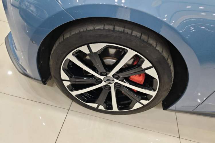 Used Nio ET5 2022 100 kWh Left Front Wheel Hub
