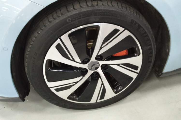 Used Nio ET5 2022 75 kWh Left Front Wheel Hub