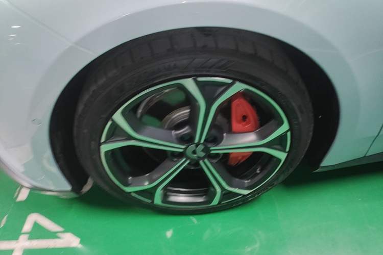 Used Nio ET5 2022 75 kWh Left Front Wheel Hub