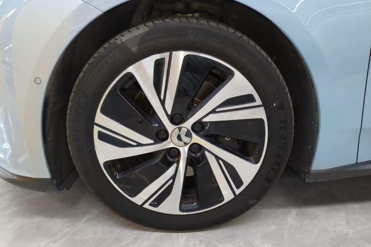 Used Nio ET5 2022 75 kWh Left Front Wheel Hub