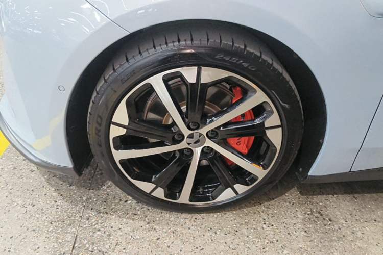 Used Nio ET5 2022 75 kWh Left Front Wheel Hub