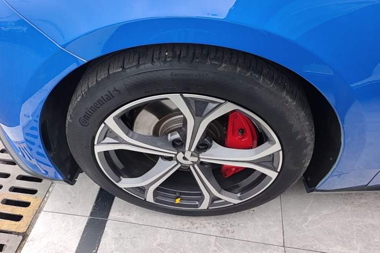 Used Nio ET5 2022 75 kWh Left Front Wheel Hub