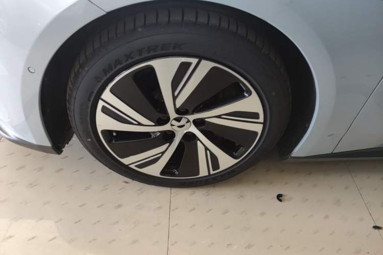 Used Nio ET5 2022 75 kWh Left Front Wheel Hub