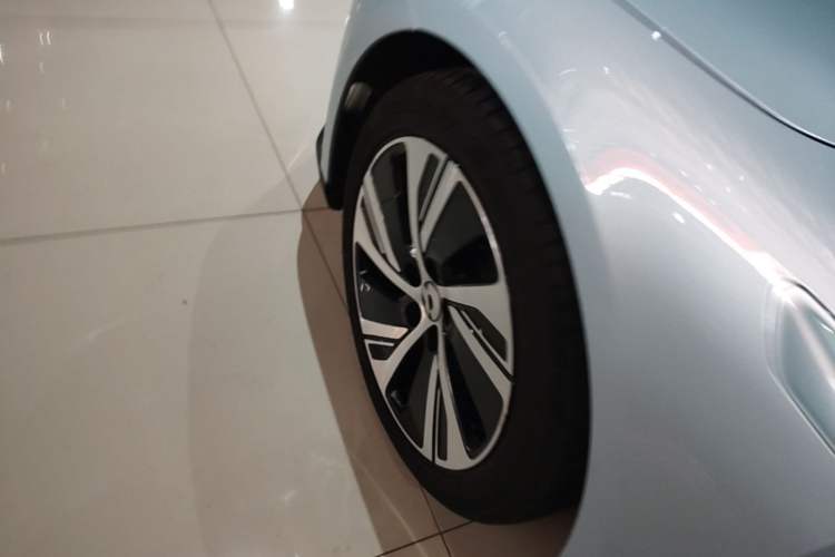 Used Nio ET5 2022 75 kWh Left Front Wheel Hub