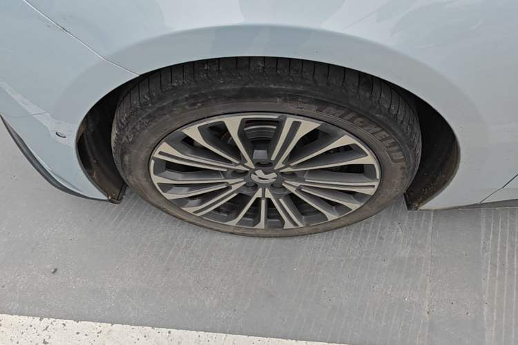 Used Nio ET5 2022 75 kWh Left Front Wheel Hub