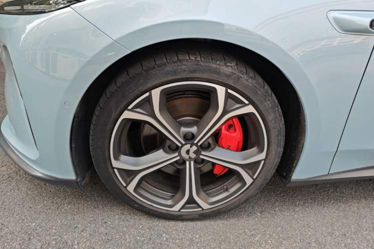Used Nio ET5 2022 75 kWh Left Front Wheel Hub