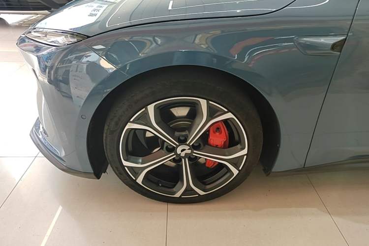 Used Nio ET5 2022 75 kWh Left Front Wheel Hub