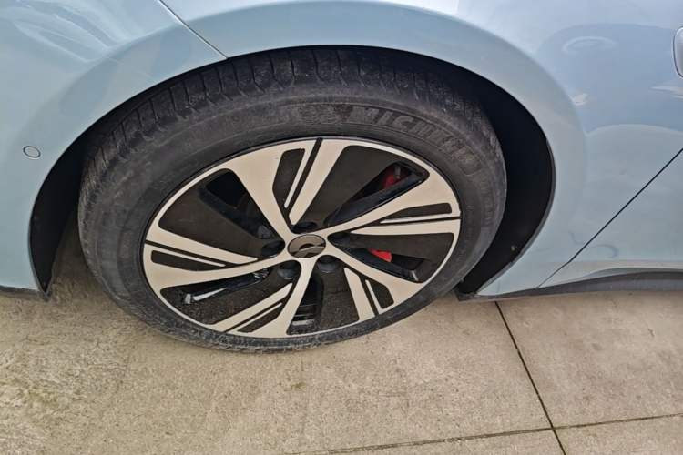 Used Nio ET5 2022 75 kWh Left Front Wheel Hub
