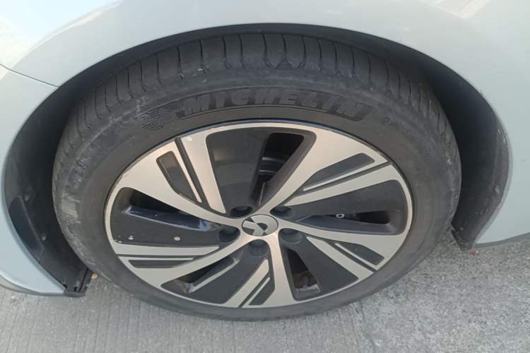 Used Nio ET5 2022 75 kWh Left Front Wheel Hub