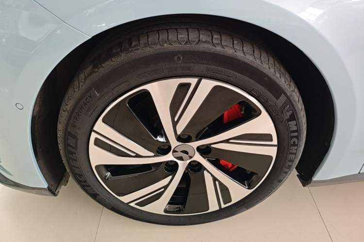 Used Nio ET5 2022 75 kWh Left Front Wheel Hub