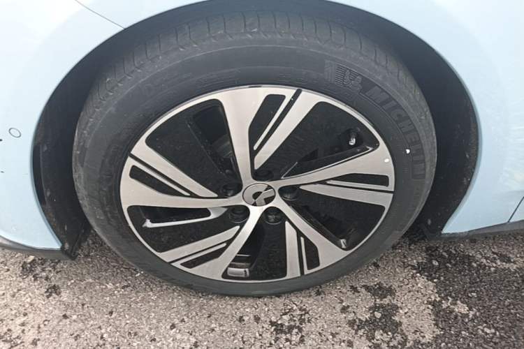Used Nio ET5 2022 75 kWh Left Front Wheel Hub