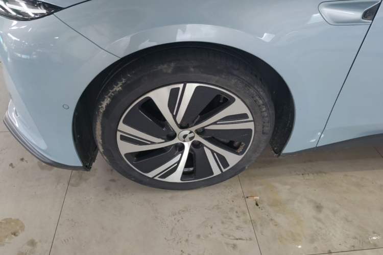 Used Nio ET5 2022 75 kWh Left Front Wheel Hub