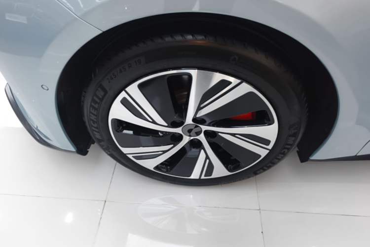 Used Nio ET5 2022 75 kWh Left Front Wheel Hub