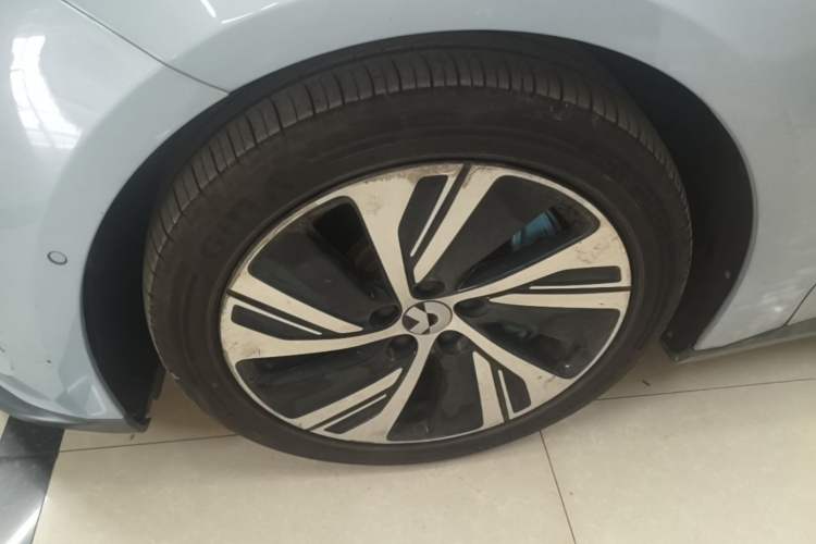 Used Nio ET5 2022 75 kWh Left Front Wheel Hub
