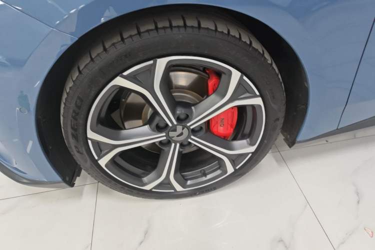 Used Nio ET5 2022 75 kWh Left Front Wheel Hub