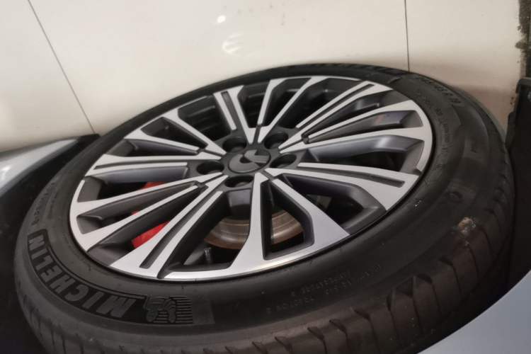 Used Nio ET5 2022 75 kWh Left Front Wheel Hub