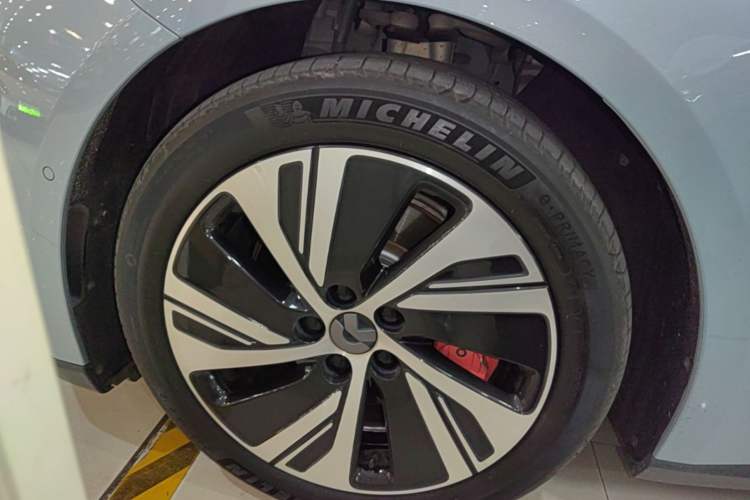 Used Nio ET5 2022 75 kWh Left Front Wheel Hub