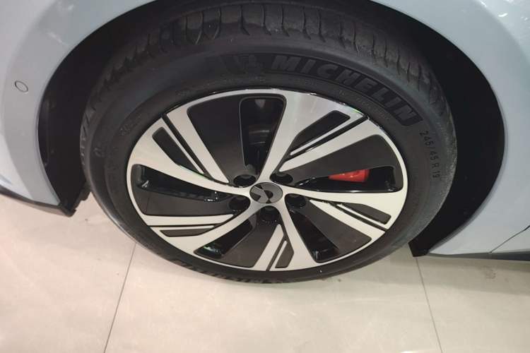 Used Nio ET5 2022 75 kWh Left Front Wheel Hub