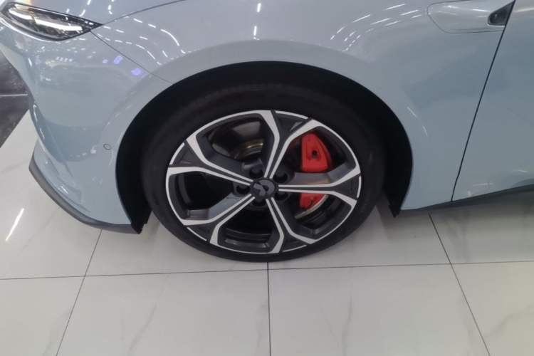 Used Nio ET5 2022 75 kWh Left Front Wheel Hub