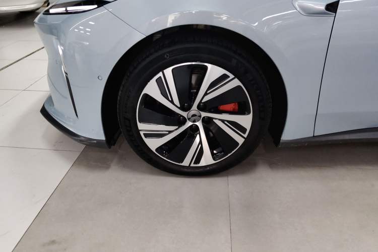Used Nio ET5 2022 75 kWh Left Front Wheel Hub