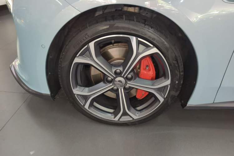 Used Nio ET5 2022 75 kWh Left Front Wheel Hub