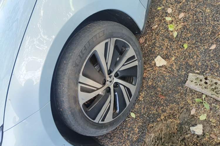 Used Nio ET5 2022 75 kWh Left Front Wheel Hub