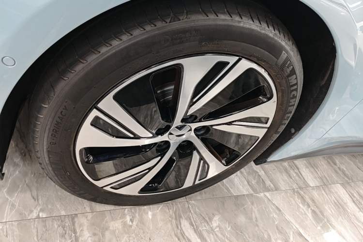 Used Nio ET5 2022 75 kWh Left Front Wheel Hub