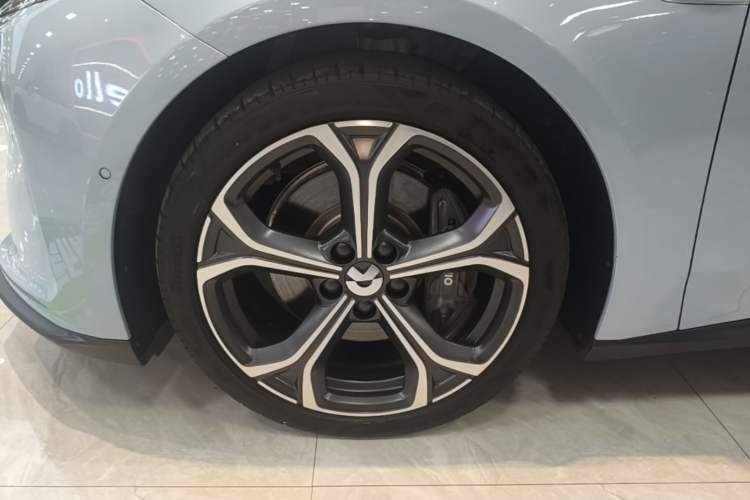 Used Nio ET5 2022 75 kWh Left Front Wheel Hub